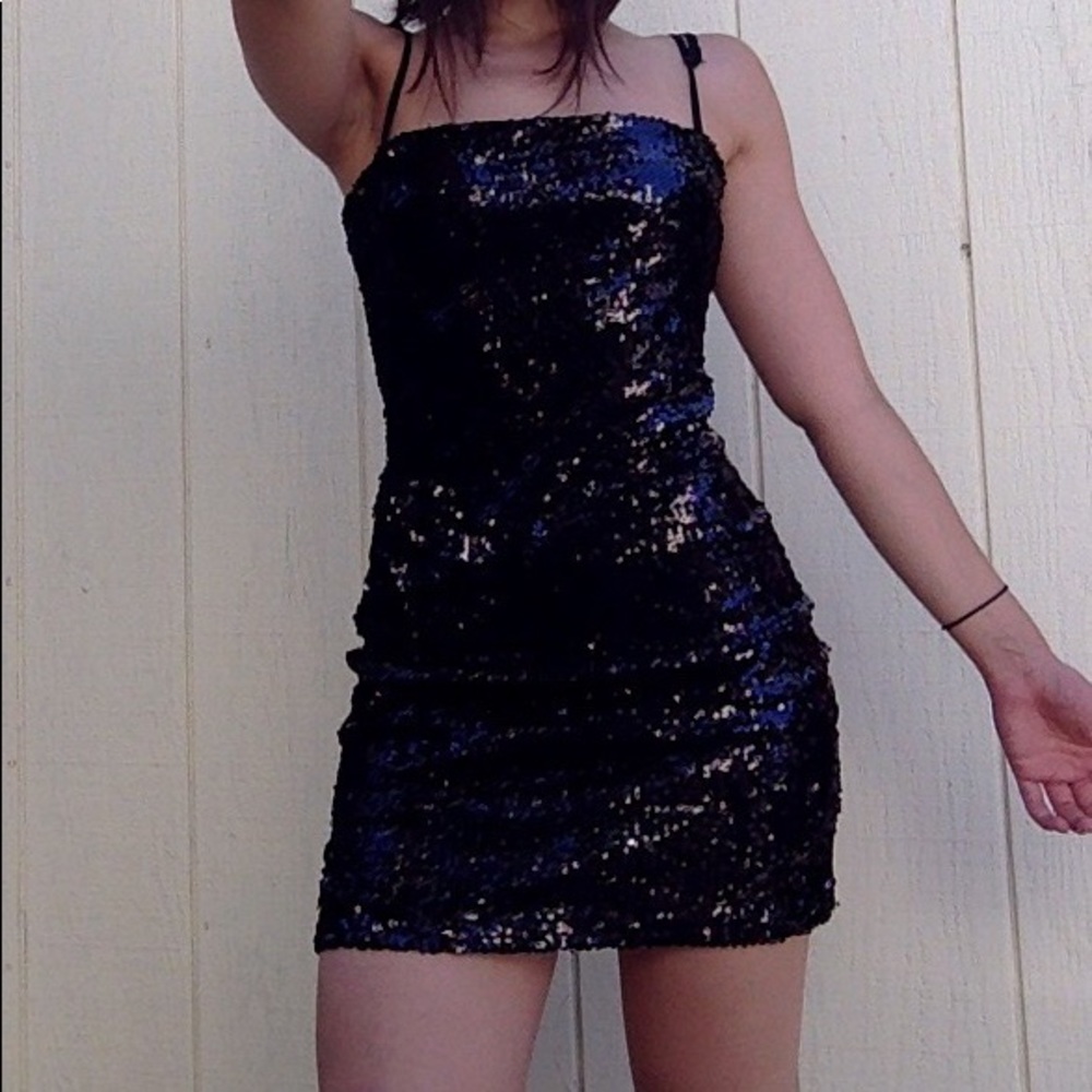 HOT!!! SEQUINED LITTLE BLACK DRESS